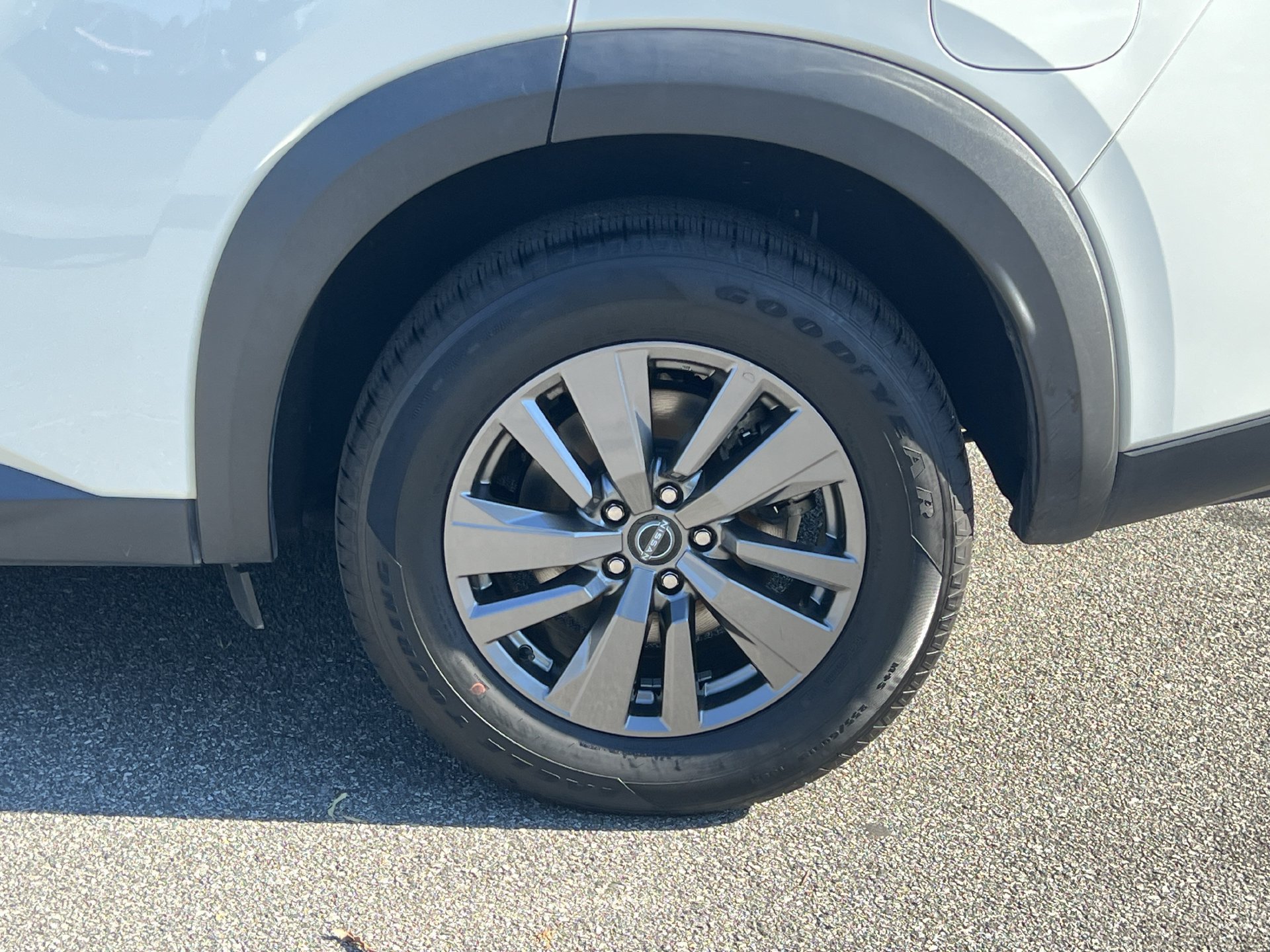 Used 2024 Nissan Pathfinder SV FWD image 31