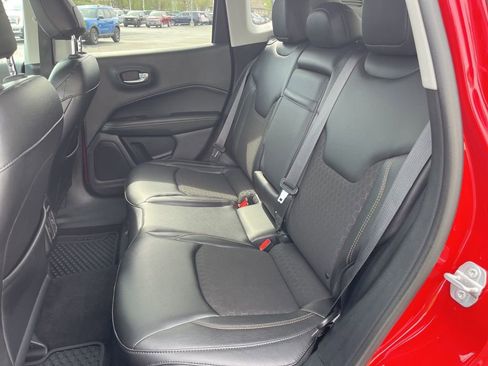 Used 2018 Jeep Compass Latitude w/ Popular Equipment Group AWD/4WD image 13