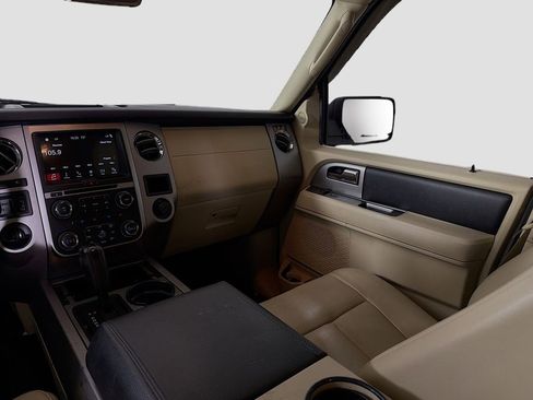 Used 2017 Ford Expedition XLT w/ Equipment Group 202A RWD image 25