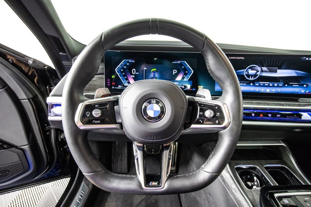 Used 2025 BMW 760i xDrive w/ Executive Package AWD/4WD image 20