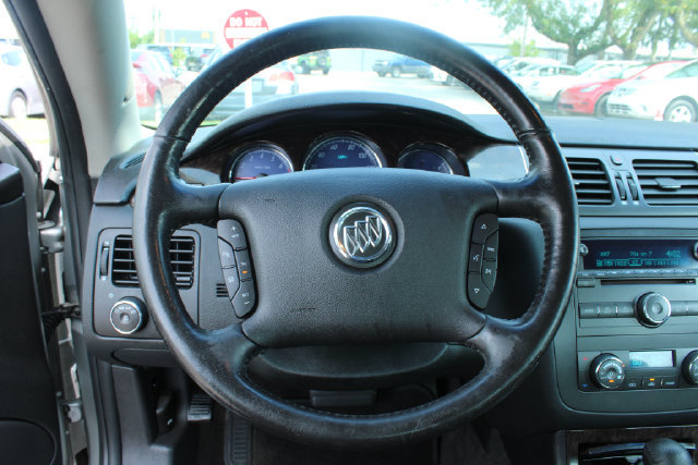 Used 2007 Buick Lucerne CXS w/ Driver Confidence Package FWD image 21