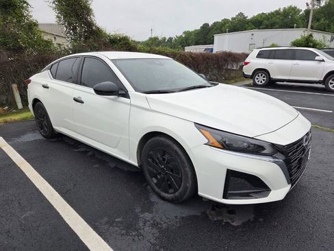 Used 2024 Nissan Altima 2.5 S FWD image 3