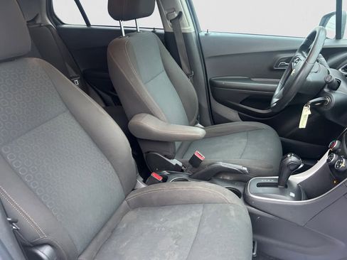 Used 2021 Chevrolet Trax LS w/ Tint and Cruise Package image 17