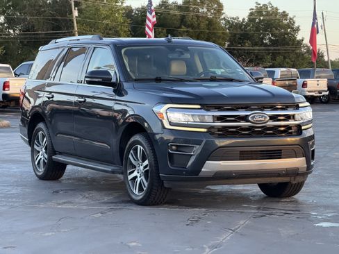 Used 2024 Ford Expedition Limited AWD/4WD image 3