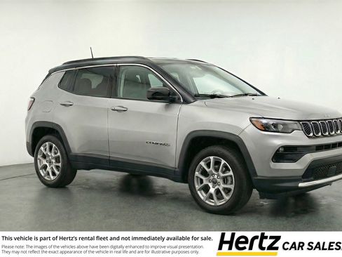 Used 2025 Jeep Compass Limited image 1