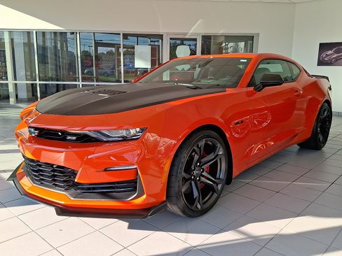 Used 2021 Chevrolet Camaro SS RWD image 3