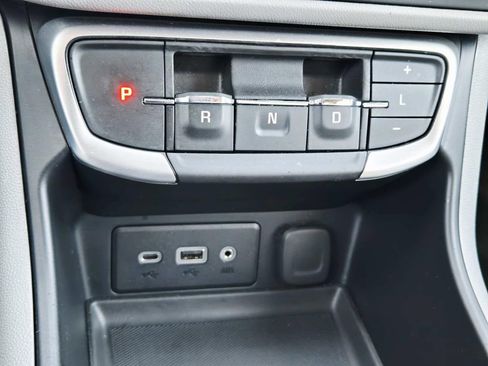 Used 2023 GMC Terrain SLE w/ Driver Convenience Package image 28