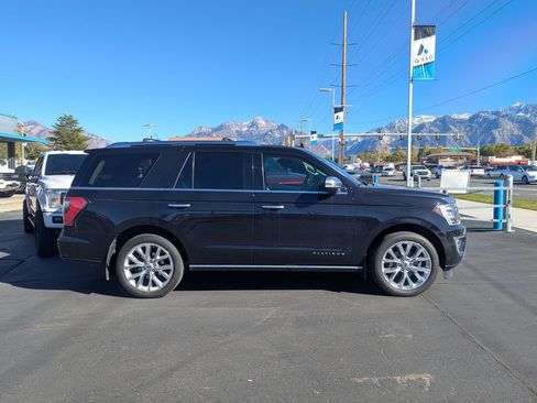 Used 2019 Ford Expedition Platinum image 2