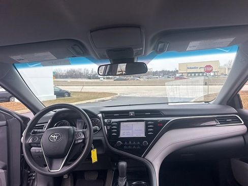 Used 2018 Toyota Camry LE image 18