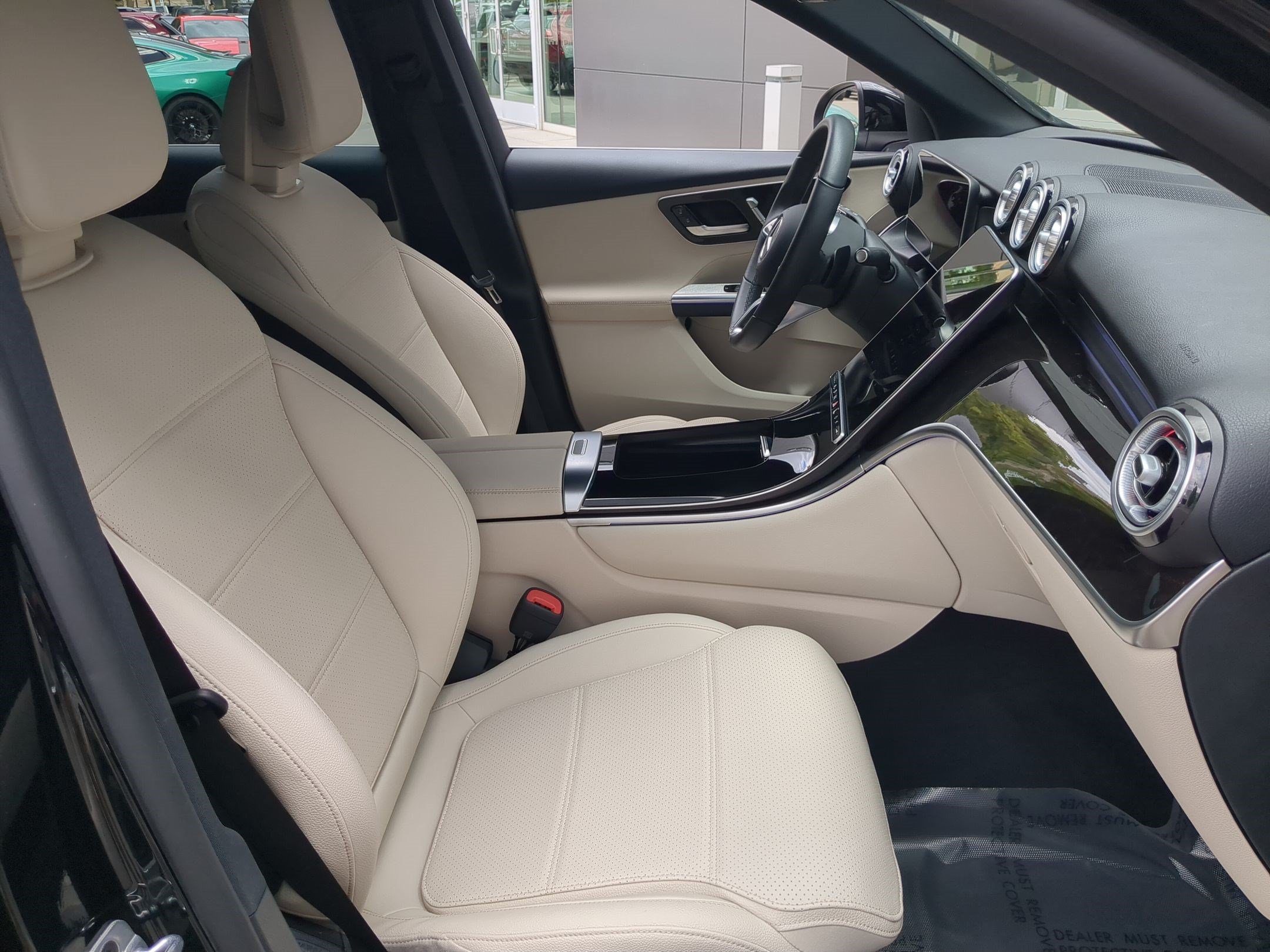 Used 2025 Mercedes-Benz GLC 350e 4MATIC image 30