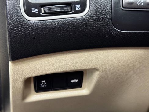 Used 2017 INFINITI Q50 Signature Edition w/ Cargo Package (L95) image 29