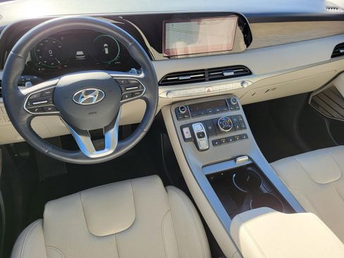 Used 2022 Hyundai Palisade Calligraphy image 2