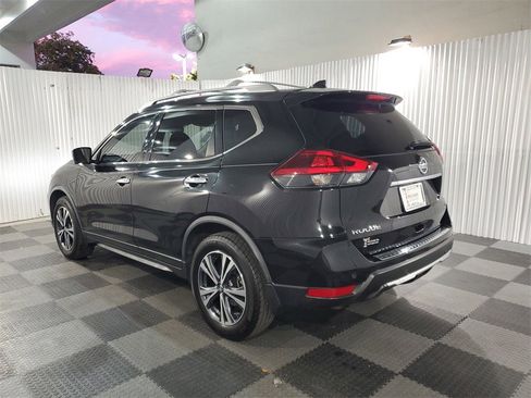 Used 2019 Nissan Rogue SV w/ Premium Package image 4