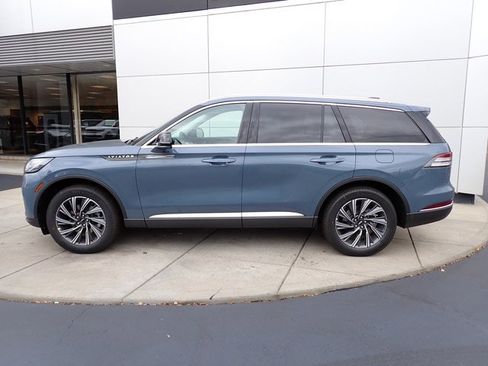New 2026 Lincoln Aviator Premiere image 2