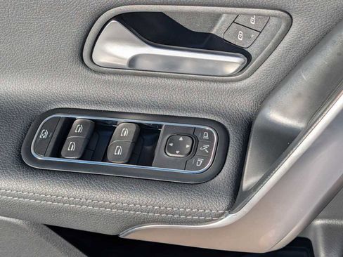 Used 2025 Mercedes-Benz CLA 250 image 24