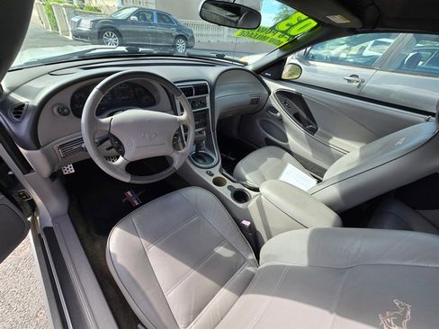 Used 2003 Ford Mustang Convertible image 4