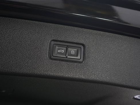 Used 2023 Audi Q7 3.0T Prestige AWD/4WD image 11