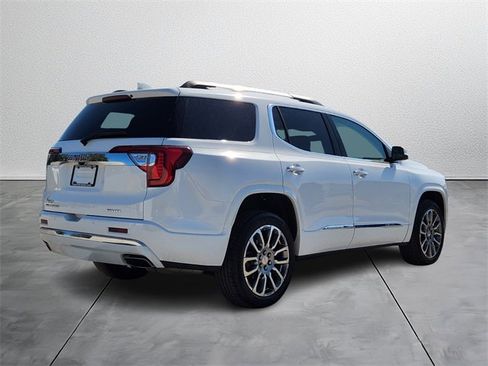 Used 2023 GMC Acadia Denali image 4