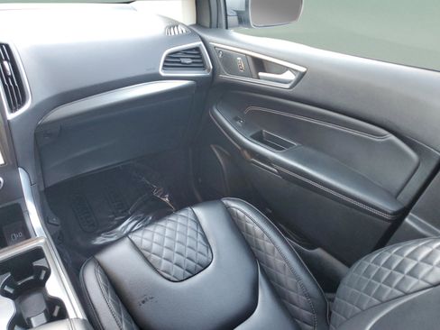 Used 2024 Ford Edge Titanium image 12