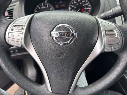 Used 2016 Nissan Altima 2.5 S w/ Power Driver Seat Package FWD image 10