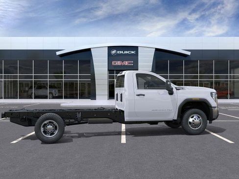 New 2026 GMC Sierra 3500 Pro image 5