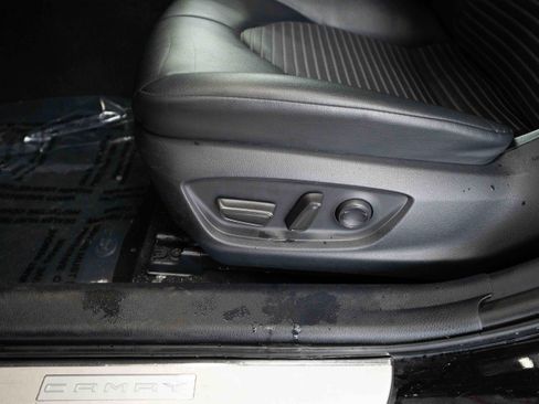 Used 2024 Toyota Camry SE image 12