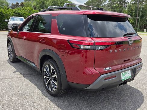 New 2026 Nissan Pathfinder Platinum FWD image 8