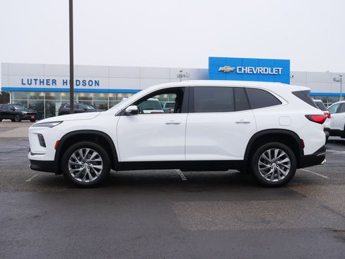 Used 2025 Buick Enclave Preferred image 4