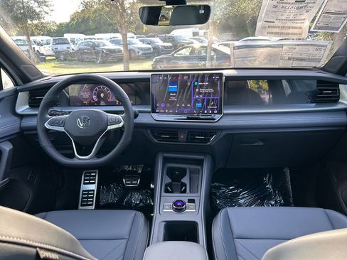 New 2026 Volkswagen Tiguan SE R-Line FWD image 10