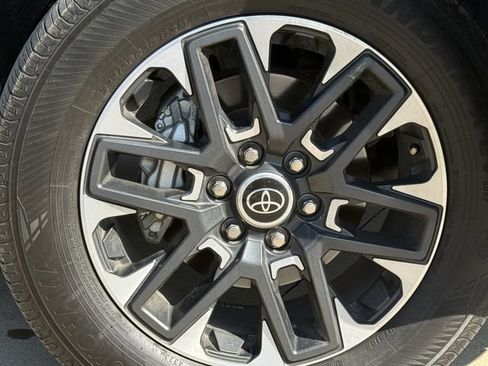 Used 2024 Toyota Tundra Limited AWD/4WD image 10