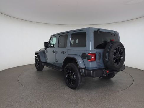 Used 2025 Jeep Wrangler Unlimited Sahara AWD/4WD image 11