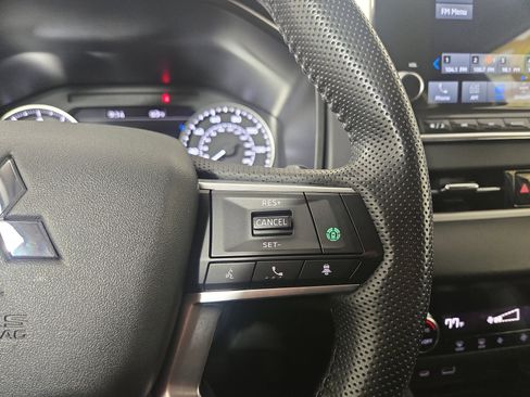 Used 2024 Mitsubishi Outlander SE image 15