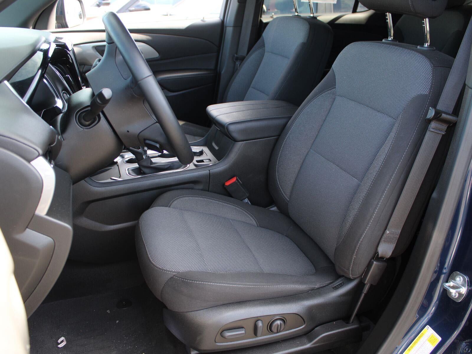 Used 2023 Chevrolet Traverse LT w/ Rear Camera Mirror Package AWD/4WD image 17