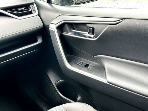 Certified 2025 Toyota RAV4 XLE FWD image 27