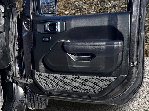 Used 2024 Jeep Wrangler Unlimited image 21