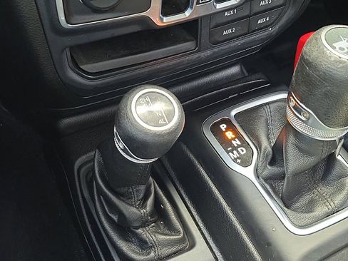 Used 2018 Jeep Wrangler Unlimited Sport S image 23