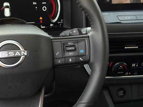 Certified 2025 Nissan Rogue SL w/ Tech Package AWD/4WD image 17