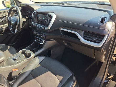 Used 2024 GMC Terrain SLT FWD image 32