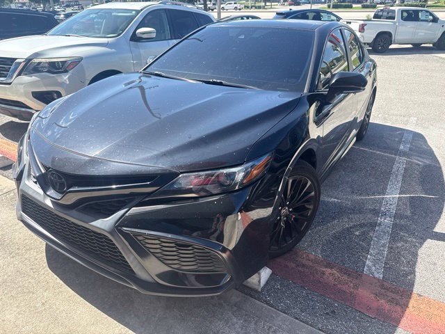 Used 2022 Toyota Camry SE w/ Convenience Package FWD image 2
