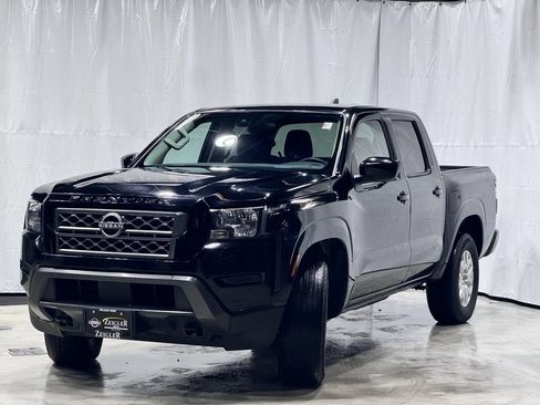 Certified 2023 Nissan Frontier SV image 3