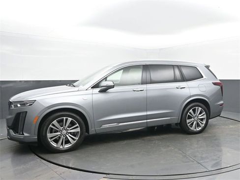 Certified 2025 Cadillac XT6 Premium Luxury image 2