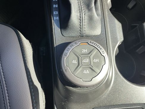 Used 2023 Ford Bronco Wildtrak image 43