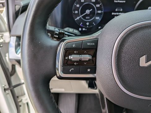 Certified 2024 Kia Carnival SX Prestige FWD image 32