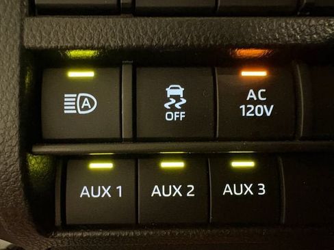 Used 2025 Toyota Tacoma TRD Off-Road w/ TRD Off Road Upgrade Package AWD/4WD image 10