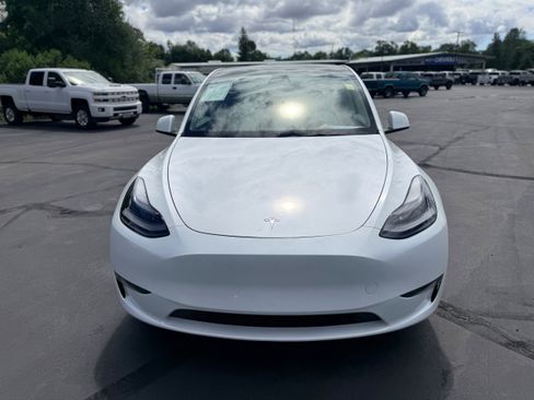 Used 2023 Tesla Model Y Long Range AWD/4WD image 3