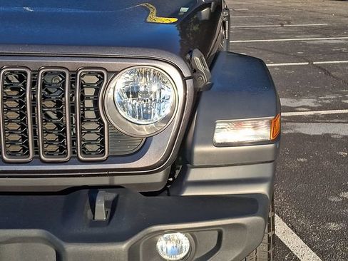 Used 2024 Jeep Wrangler Unlimited Sport AWD/4WD image 9