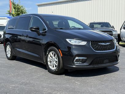 Used 2024 Chrysler Pacifica Touring