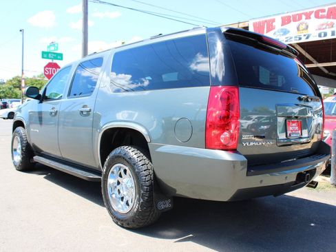Used 2011 GMC Yukon XL SLT w/ SLT-2 Equipment Package AWD/4WD image 4