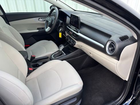 Used 2023 Kia Forte LXS image 34