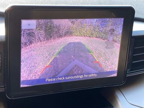 Used 2021 Ford Explorer XLT image 26